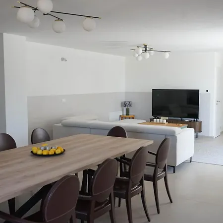 House Ad Finem Vilae Vila