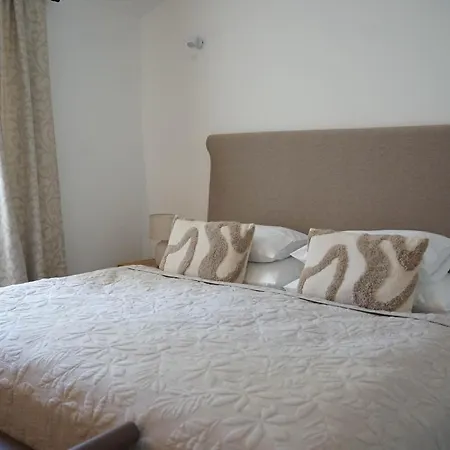 House Ad Finem Vilae Villa