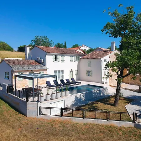 Villa House Ad Finem Vilae *