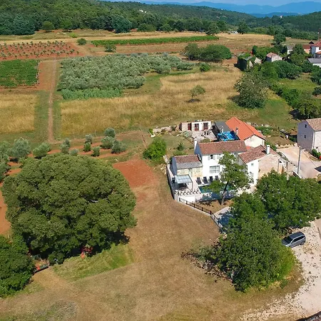 House Ad Finem Vilae Villa *